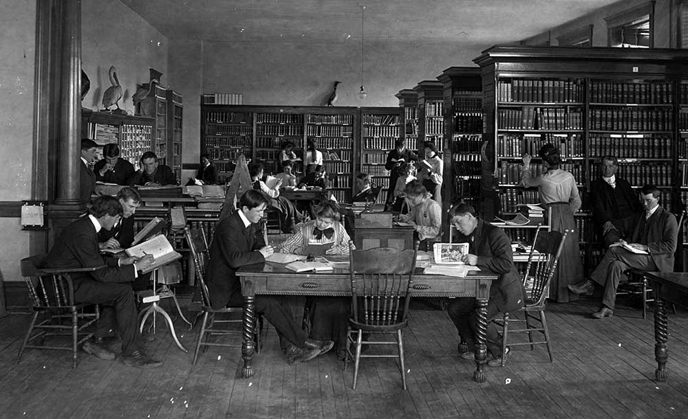 1905 students in the library
